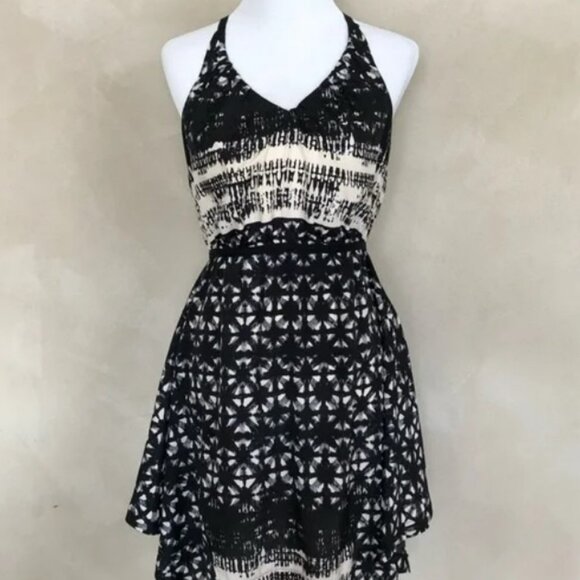 Ecote Dresses & Skirts - Ecoté crepe handkerchief dress - size small